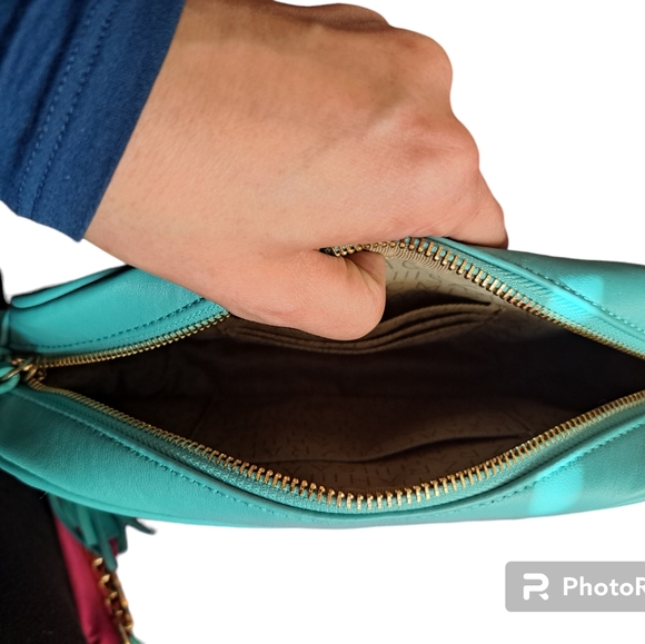 Brand new and without tags Isaac Mizhari purse with tassle and partial chain str - Picture 12 of 13